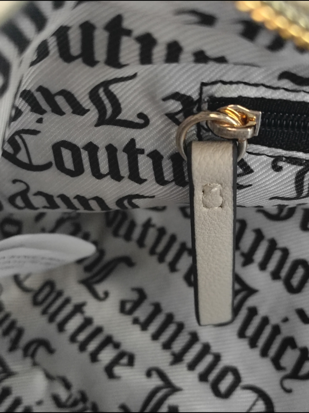 Juicy Couture Blush Pink Shoulder Bag with Gold Chain Accent - Picture 4 of 9